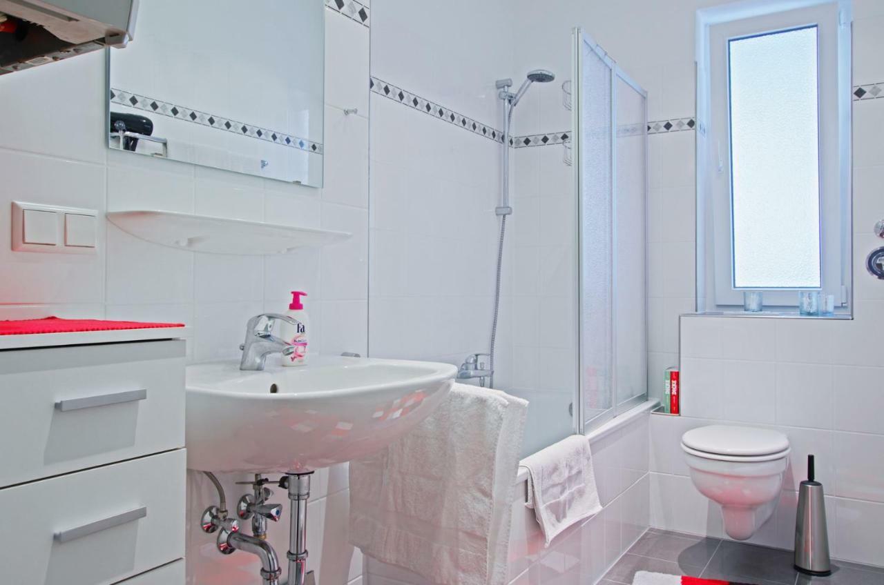 Private Rooms Near Exhibition Center Ганновер Экстерьер фото