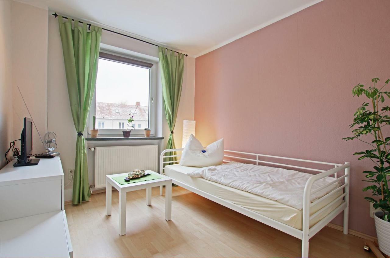 Private Rooms Near Exhibition Center Ганновер Экстерьер фото
